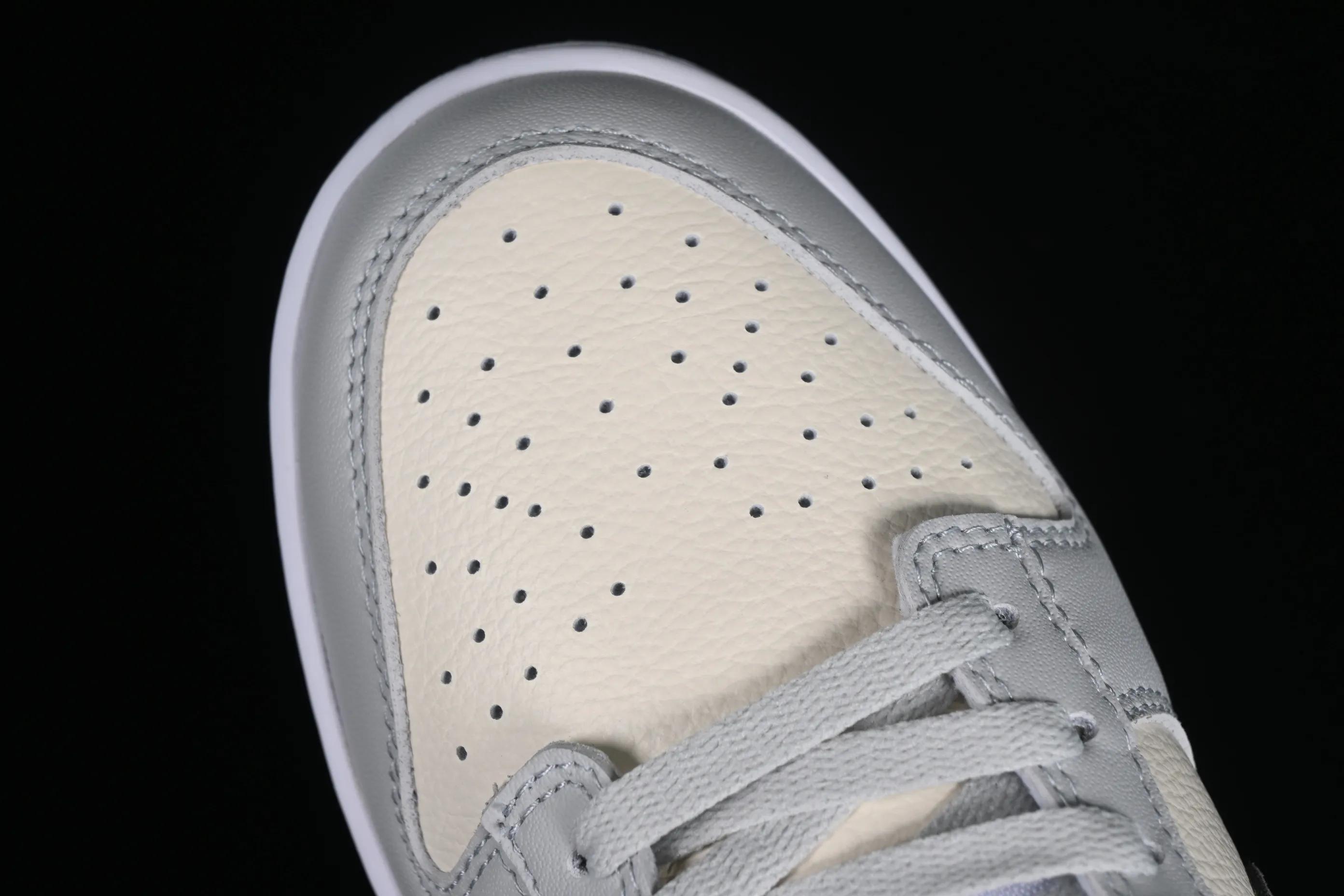 All Categories Nk SB Dunk Series Nk SB Dunk Low Low-top sneakers Nk Dunk Low "Light Carbon"​ Simple gray and white SB low-top casual sneakers FJ4188-100